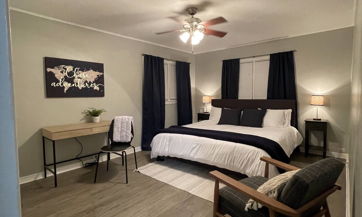 Enid House | Cozy 2BR Lincoln House