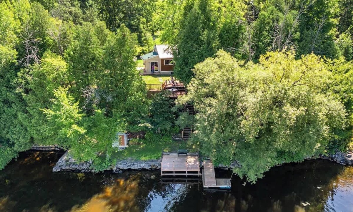 Plantagenet House | Cozy 2BR + Loft | Game Room & River Nearby