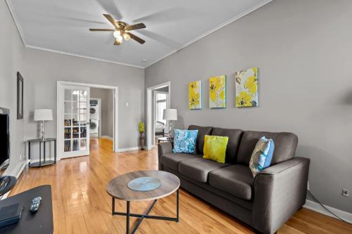Waterford Valley Apartment | Cozy 2BR Loft Parking Wi-Fi