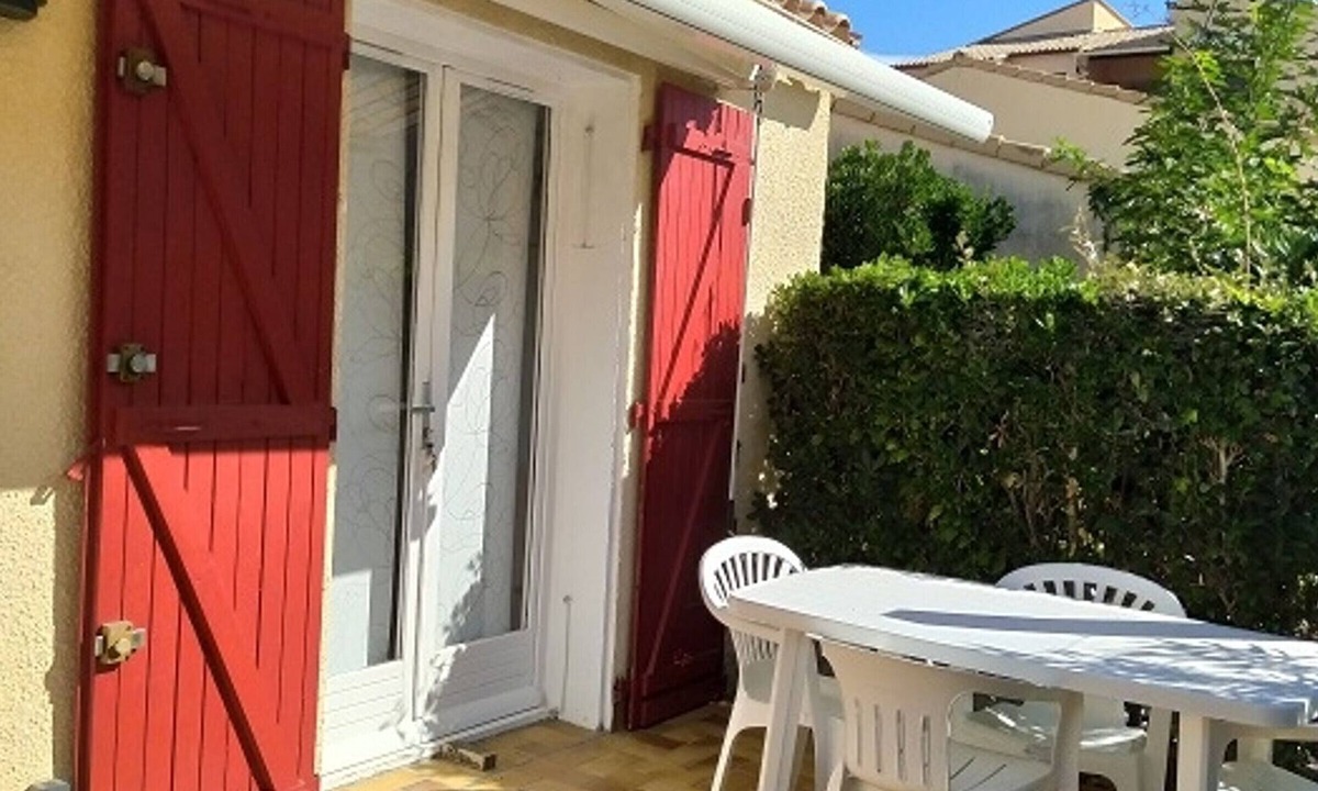 Argeles Plage Villa | Cozy 2BR + Mezzanine with A/C, Private Parking, and Terrace, 400m from Beach