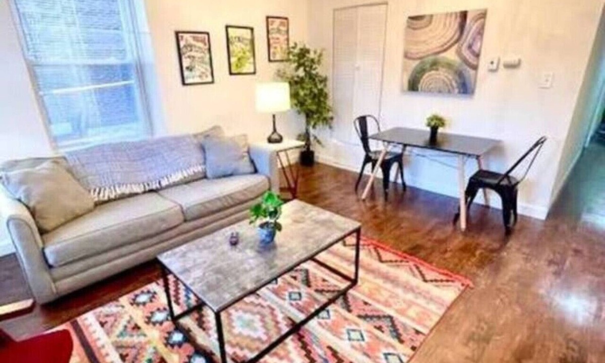 DeBaliviere Place Apartment | Cozy 2BR Near Forest Park, BJH, CWE