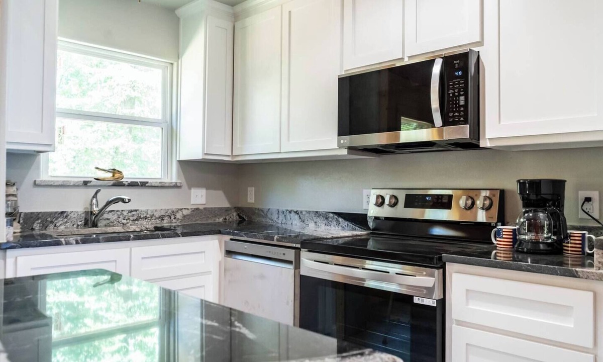 Gordonville House | Cozy 2BR Retreat Near Lake Texoma Just minutes from Lake Texoma and Cedar Mills Marina, this peaceful 2-bedroom home offers modern comforts, a full kitchen, and fun extras like a pool table and table tennis—perfect for couples, families, or friend