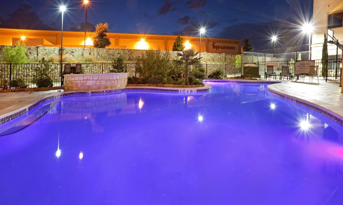 Irving Apartment | Cozy 2BR Suite w/Workspace, Kitchen | Pool Access