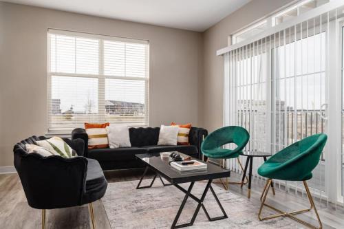 Whitestown Apartment | Cozy 2BR Sunset Haven