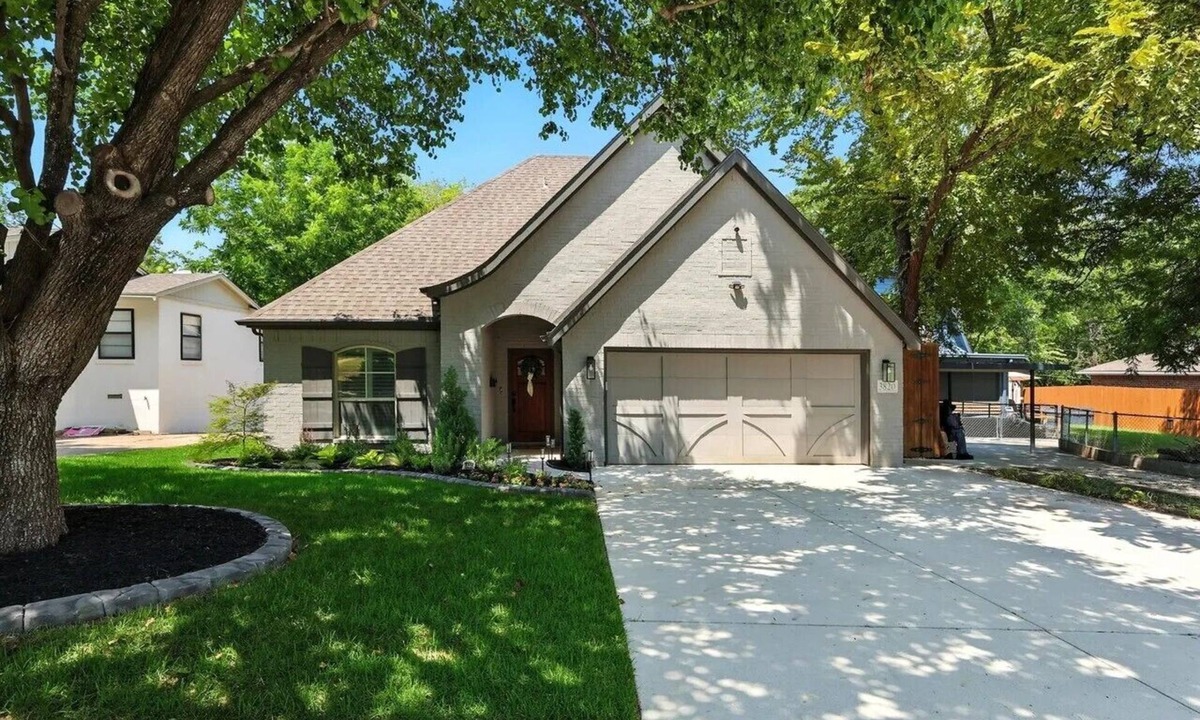 Fort Worth Cultural District House | Cozy 3-bed/3-FullBath in the cultural district blocks from iconic Dickies Arena
