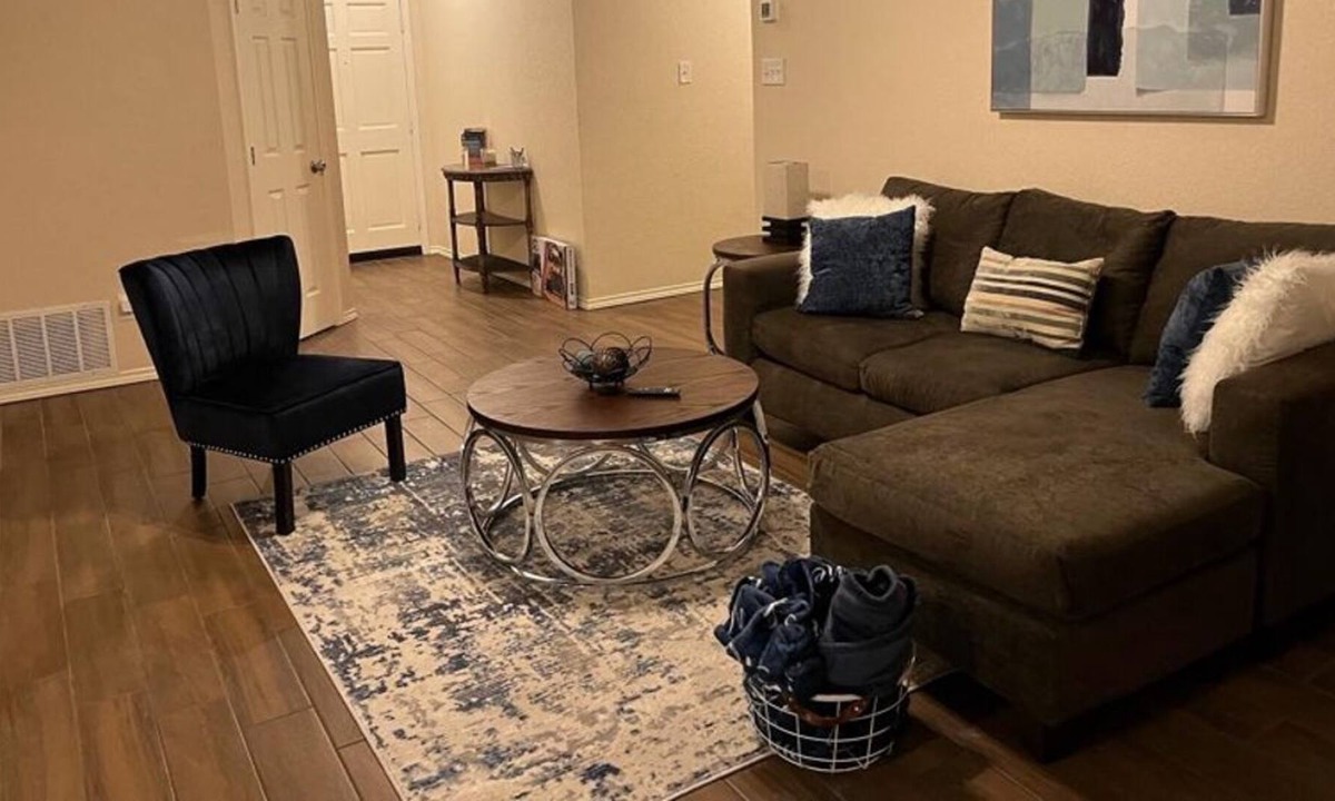 John T White House | Cozy 3 bed Home with Yard - Centrally Located - Minutes to Stadium