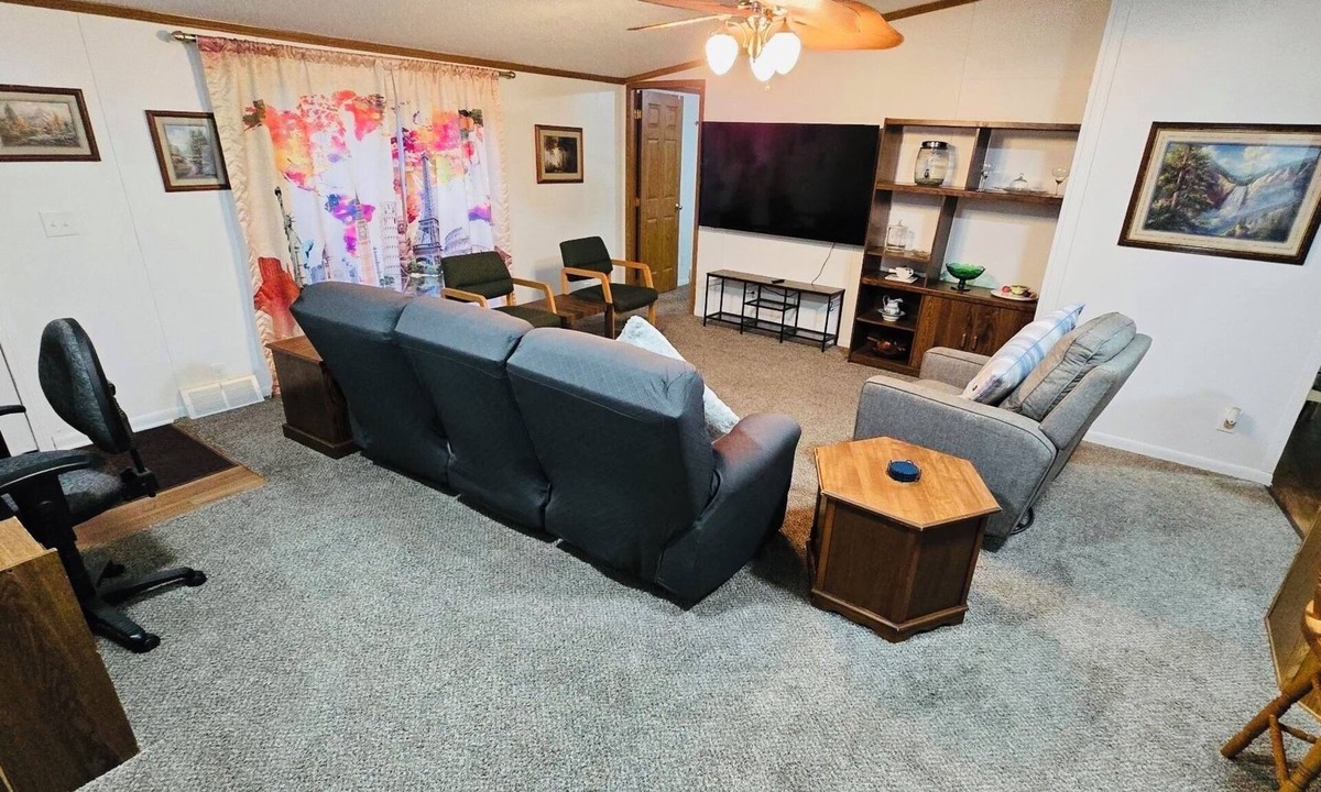 Bryan House | Cozy 3 Bedroom/2 Bath