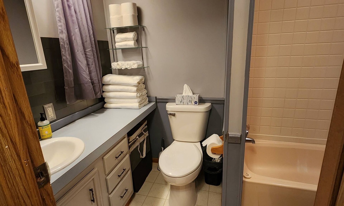 Rockland House | Cozy 3 Bedroom 2 bath Trailside Bungalow
