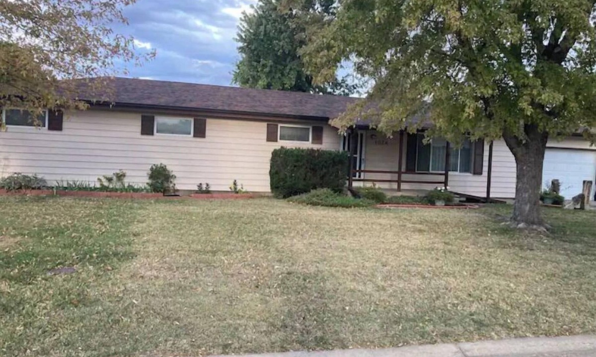 Russell House | Cozy 3-bedroom 2 bathroom house