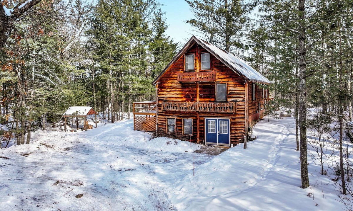 Idlewild Cabin | Cozy 3-bedroom cabin on the Pere Marquette River