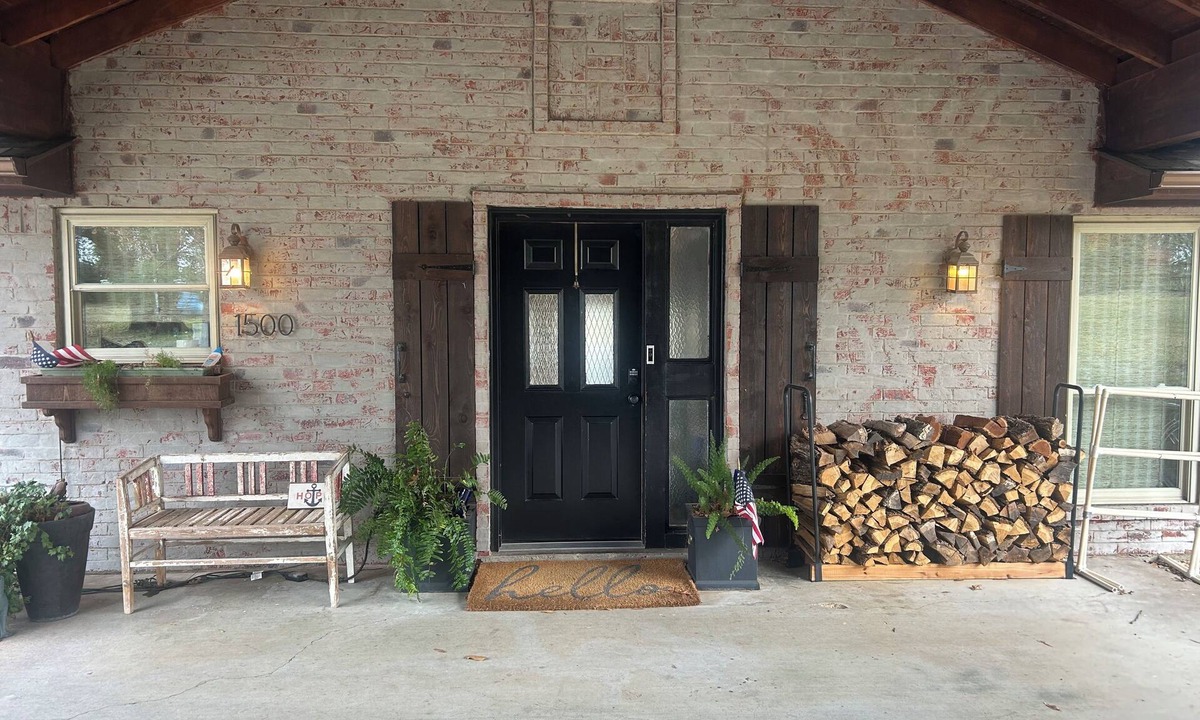 Tool Cottage | Cozy 3-bedroom cottage in lovely Tool on Cedar Creek Lake