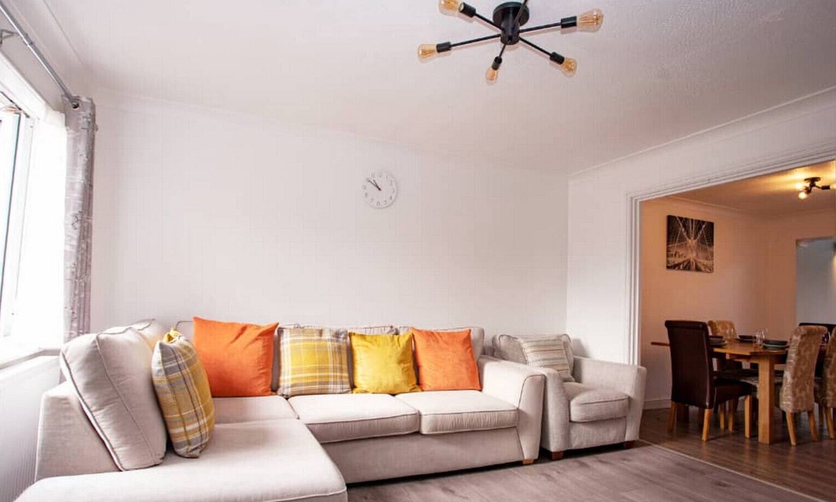 Toddington House | Cozy 3-Bedroom Home in Luton