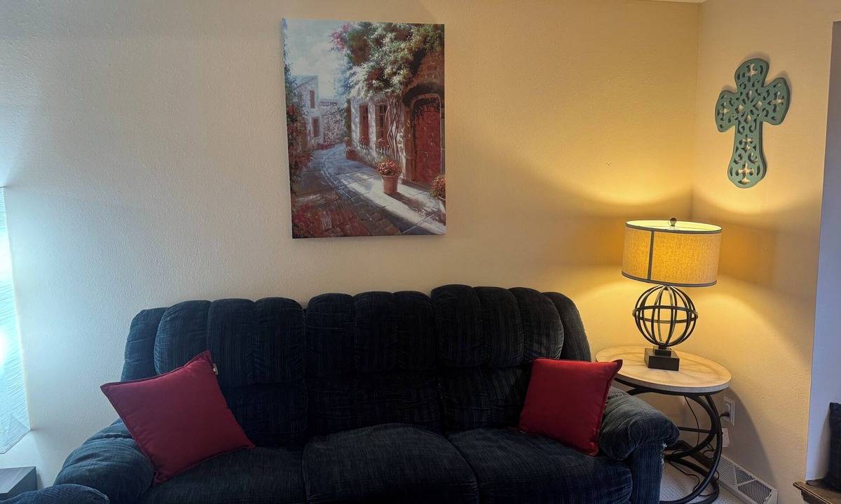 Lee's Summit House | Cozy 3-bedroom house. Short drive to Kansas City Stadium. Great for FIFA fans!