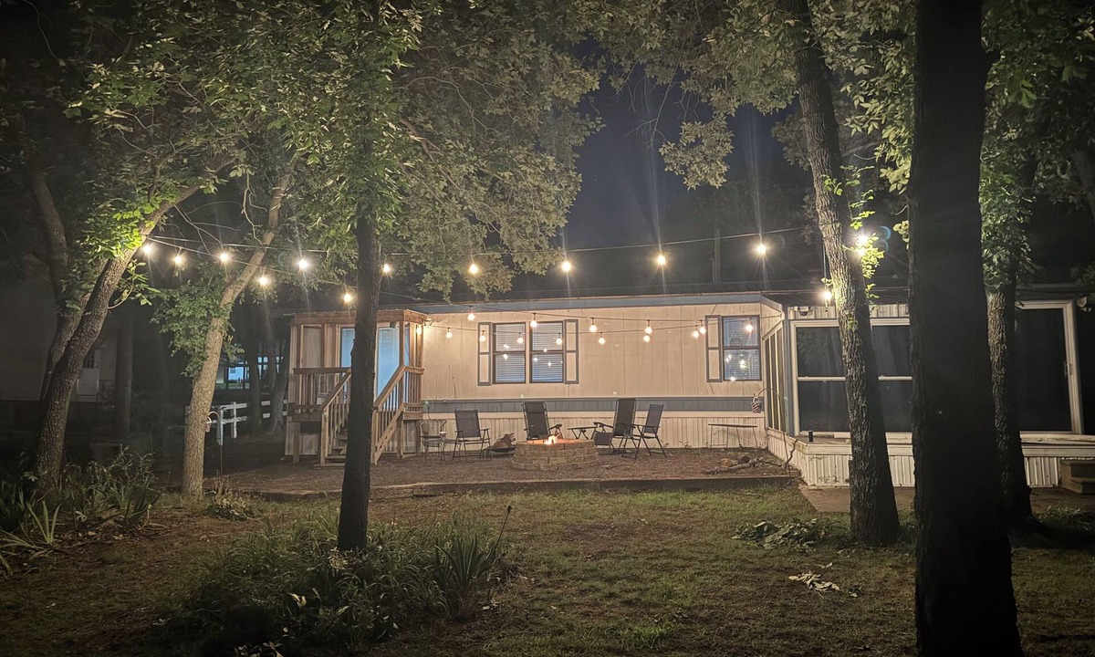 Porum House | Cozy 3-bedroom house in Porum, OK with stunning sunset view of Lake Eufaula