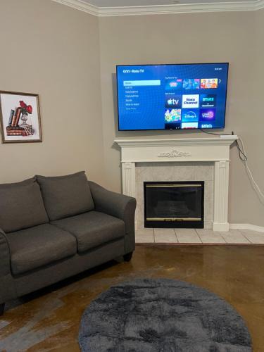 Conway House | Cozy 3 Bedroom House Pets Welcome Large Yard Conway