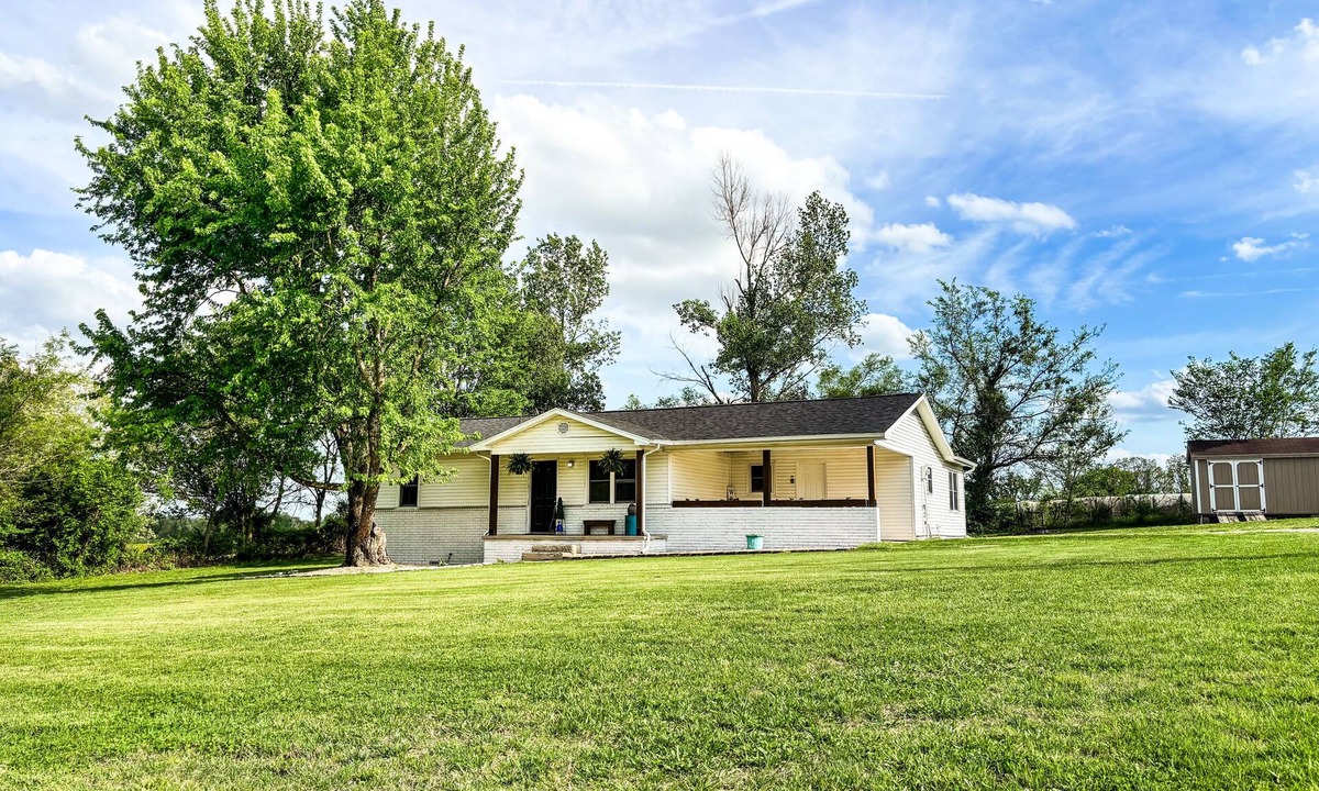Harrison House | Cozy 3-bedroom house with good wifi/service near Buffalo/Bull Shoals/Branson