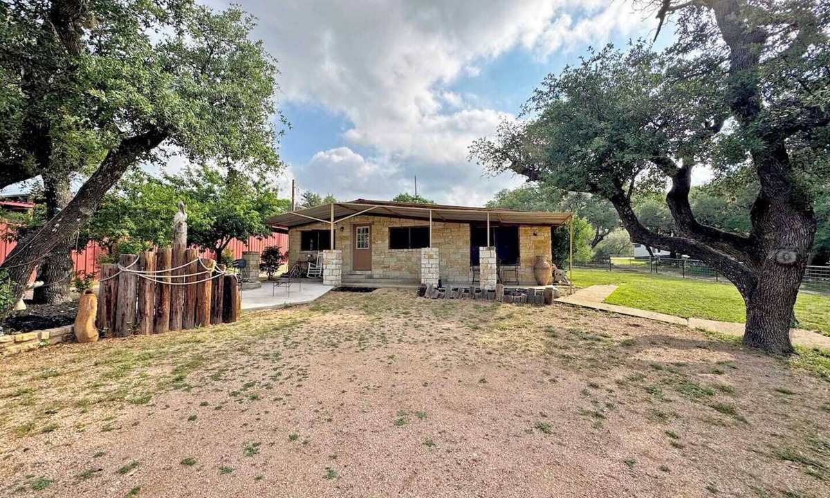 Silver Creek Village House | Cozy 3 Bedroom Lodge w/Firepit | Lake Buchanan