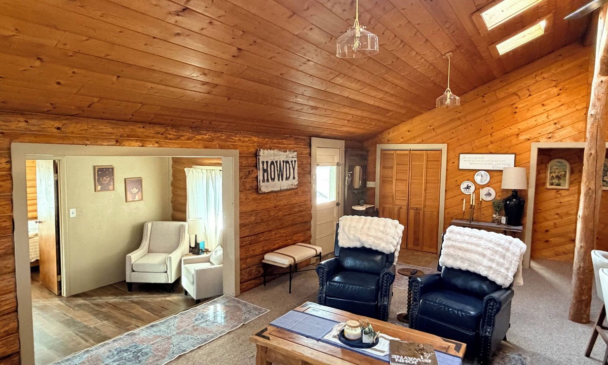 Glendo Cabin | Cozy 3 bedroom modern Cabin directly across from Lake Glendo at Elkhorn Bay