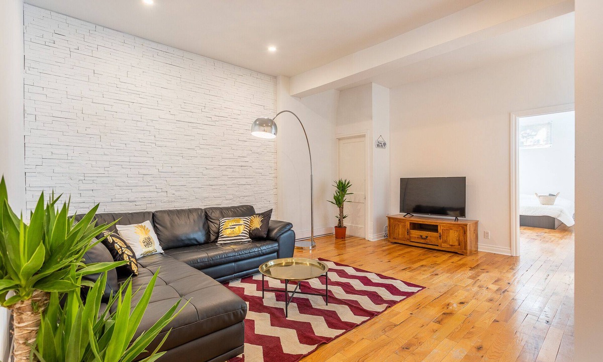 Pointe-Saint-Charles Apartment | Cozy 3 bedrooms app near Metro