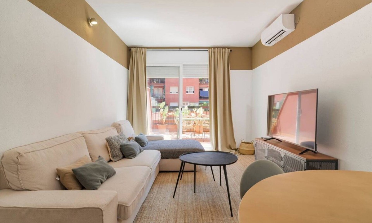 Sant Andreu de Palomar Apartment | Cozy 3 bedrooms in a residential area