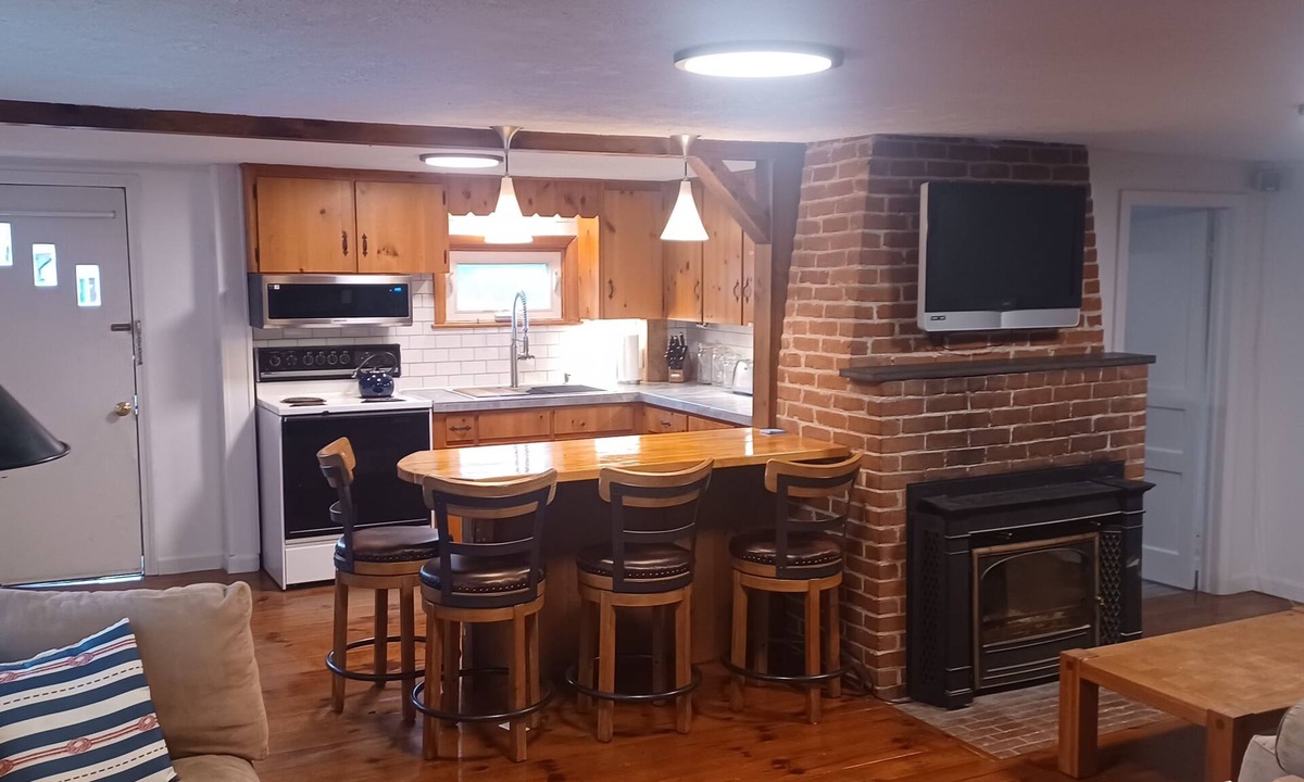 Amherst Cabin | Cozy 3-BR Baboosic Lake in Amherst