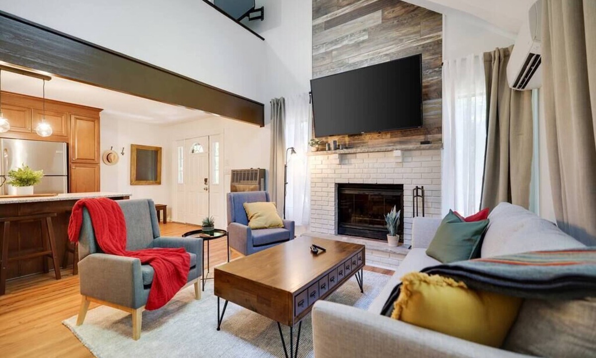 East Stroudsburg House | Cozy 3 BR | Game Area | Fire Pit