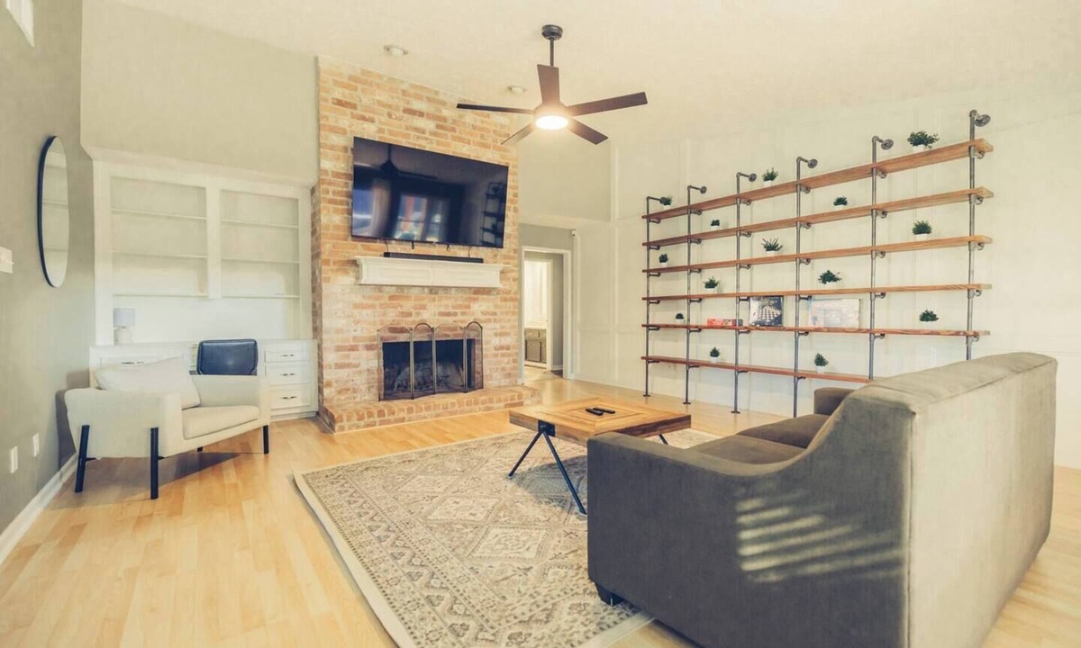 Meadows Place House | Cozy 3 BR Home Near Sugar Land