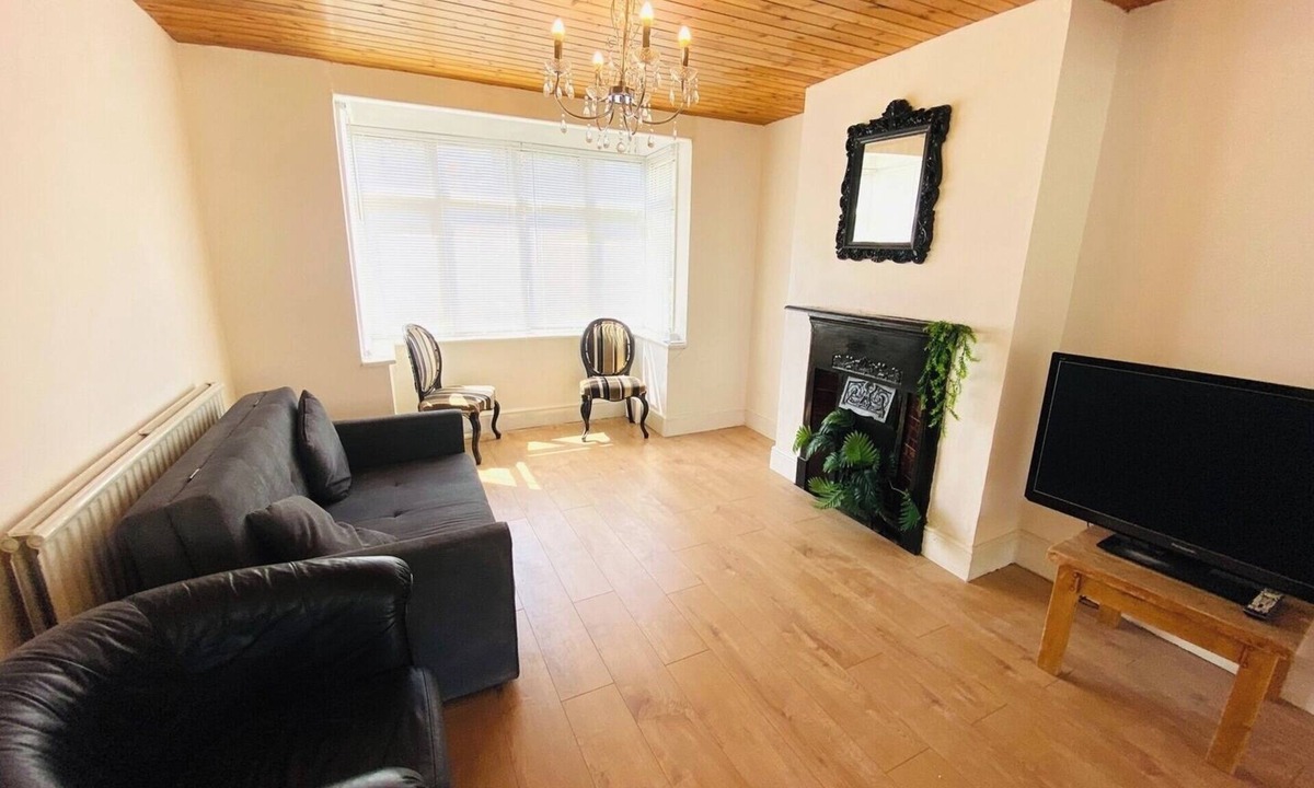 Barnet House | Cozy 3BD Retreat in London