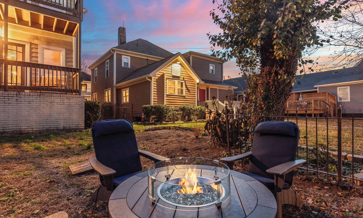 Old Fourth Ward Apartment | Cozy 3BR 2 bath + Firepit in Old Fourth Ward