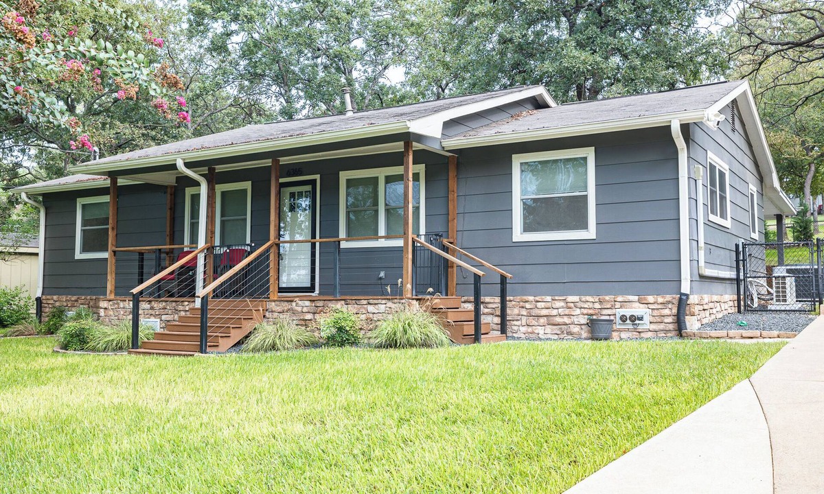 Athens House | Cozy 3BR/2BA Home + Office Space Fire Pit Patio