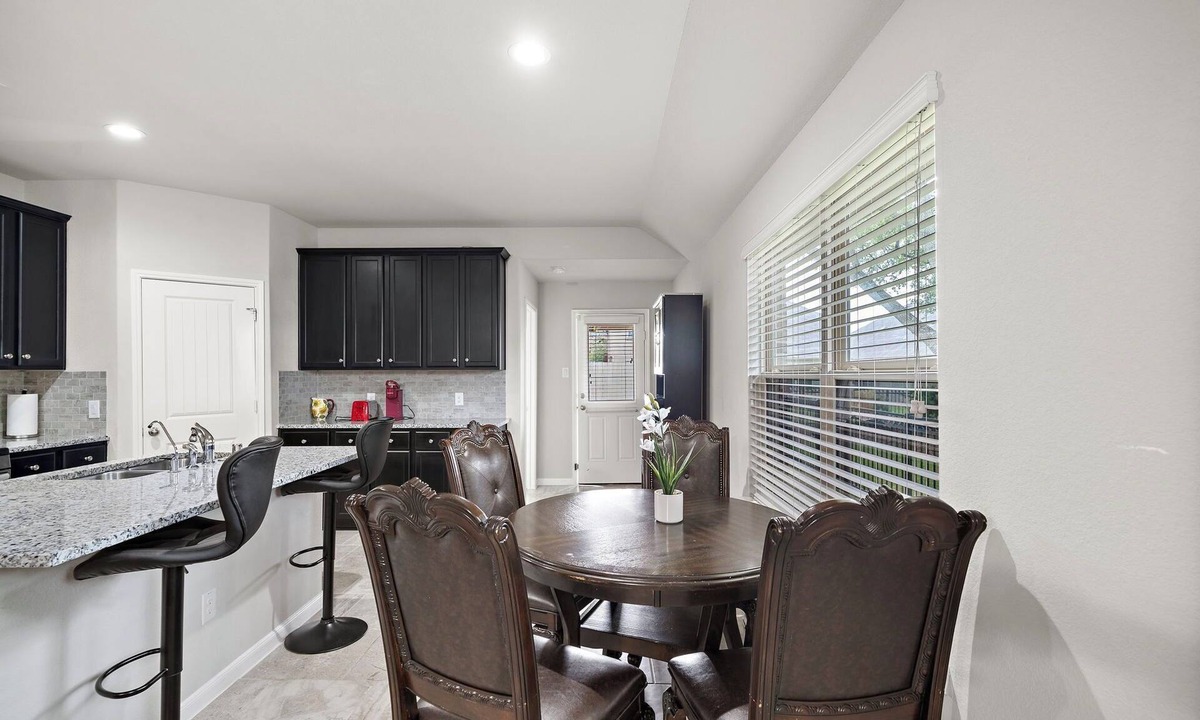 Central Southwest House | Cozy 3BR-2BA Near Downtown/NRG Med Center + WiFi