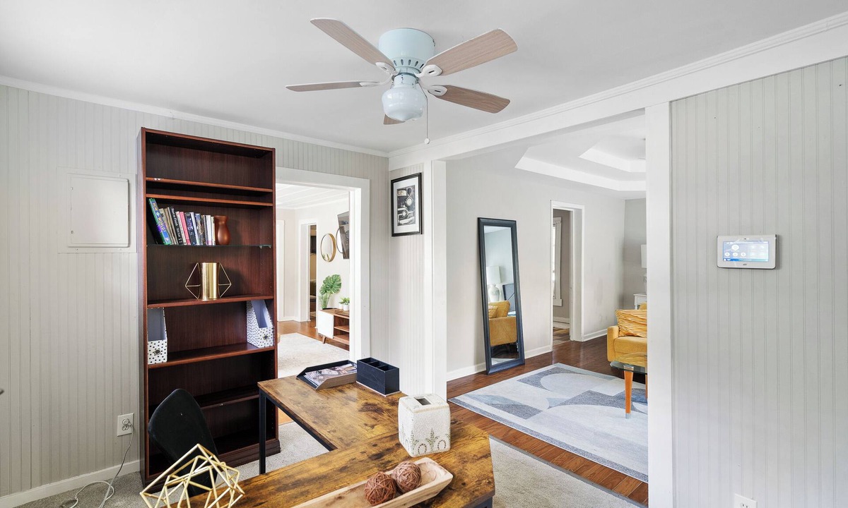 Calhoun House | Cozy 3BR Calhoun Home Yard Long Stays