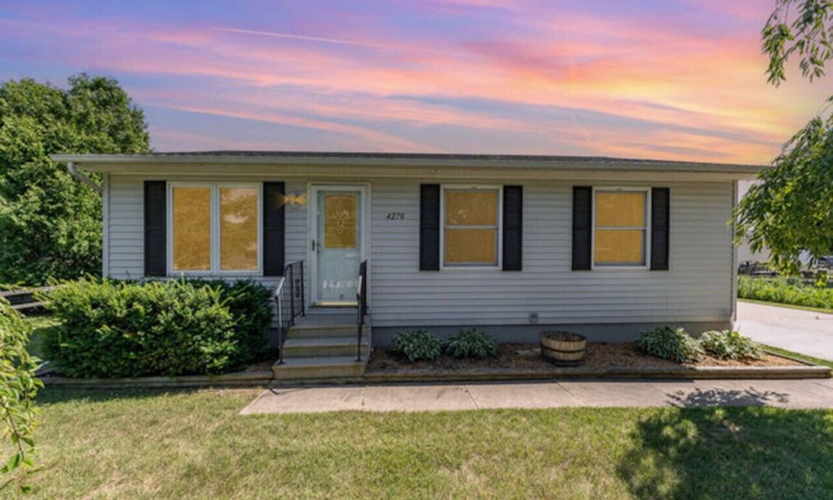 Bay City House | Cozy 3BR Home Near Park & Shops