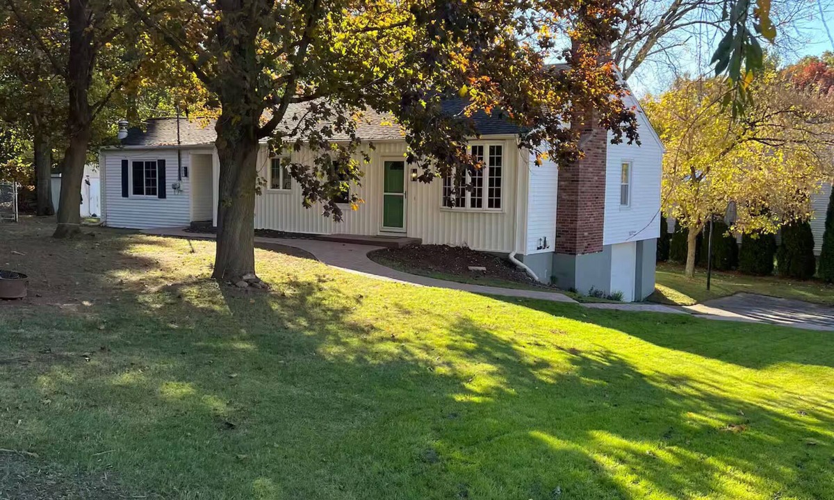 North Haven House | Cozy 3BR ! Pet-friendly haven. Book now!