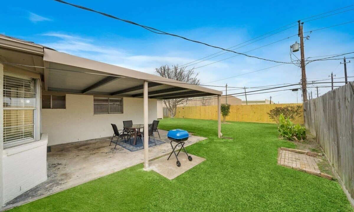 Pasadena House | Cozy 3BR Retreat:Game Room, Grill & Great Space