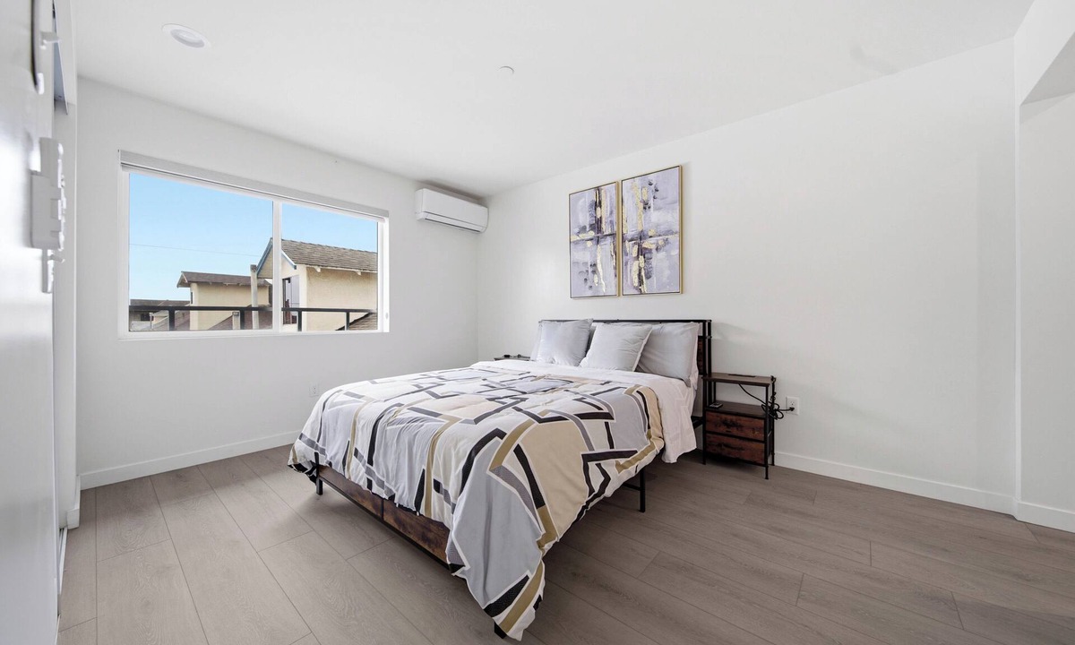 Pico-Union Apartment | Cozy 3BR w/Patio Near Koreatown & DTLA