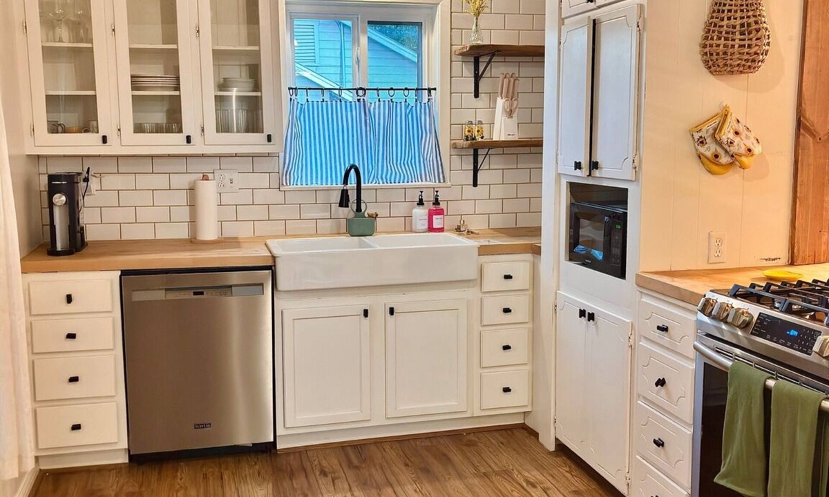 Woodway House | Cozy 3BR Waco Retreat Pet Friendly Fire Pit & Fully Stocked Kitchen