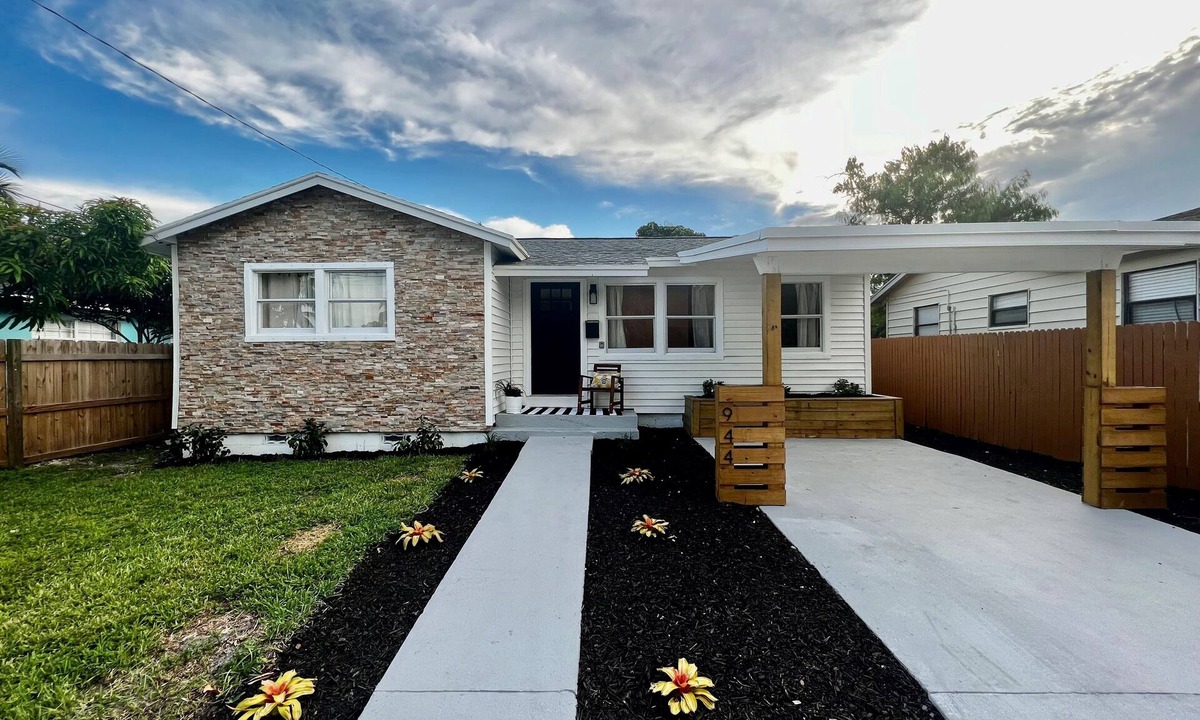 Flamingo Parks House | Cozy 3BR West Palm Beach Cottage