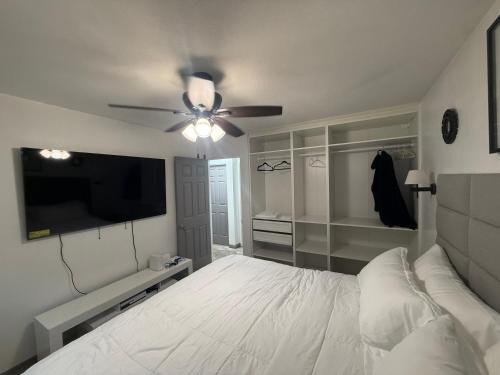 Overland House | Cozy 3BR with Games & Gazebo in Overland Saint Louis