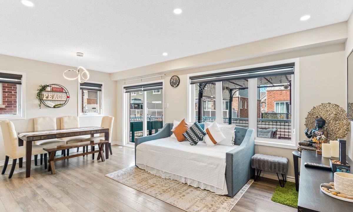 Brampton House | Cozy 3BR with Home Theatre ~Perfect for Long Stays