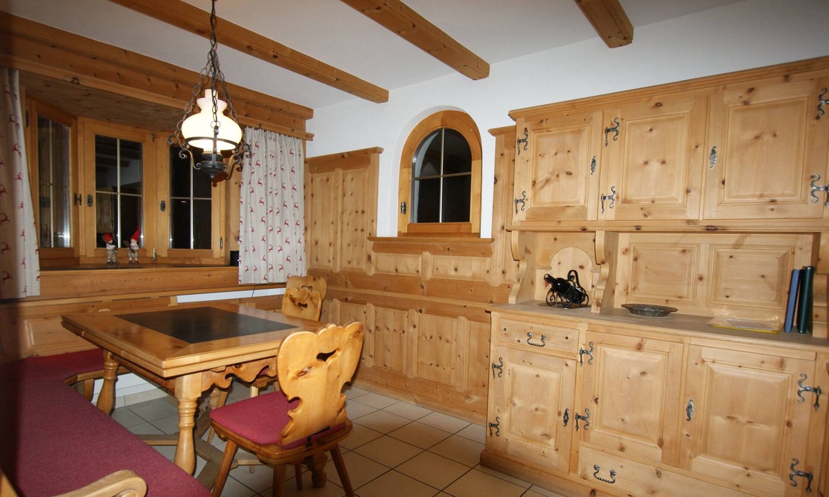 Klosters Dorf Apartment | Cozy 4 1/2 room maisonette with Arvenstube with a view of the mountains
