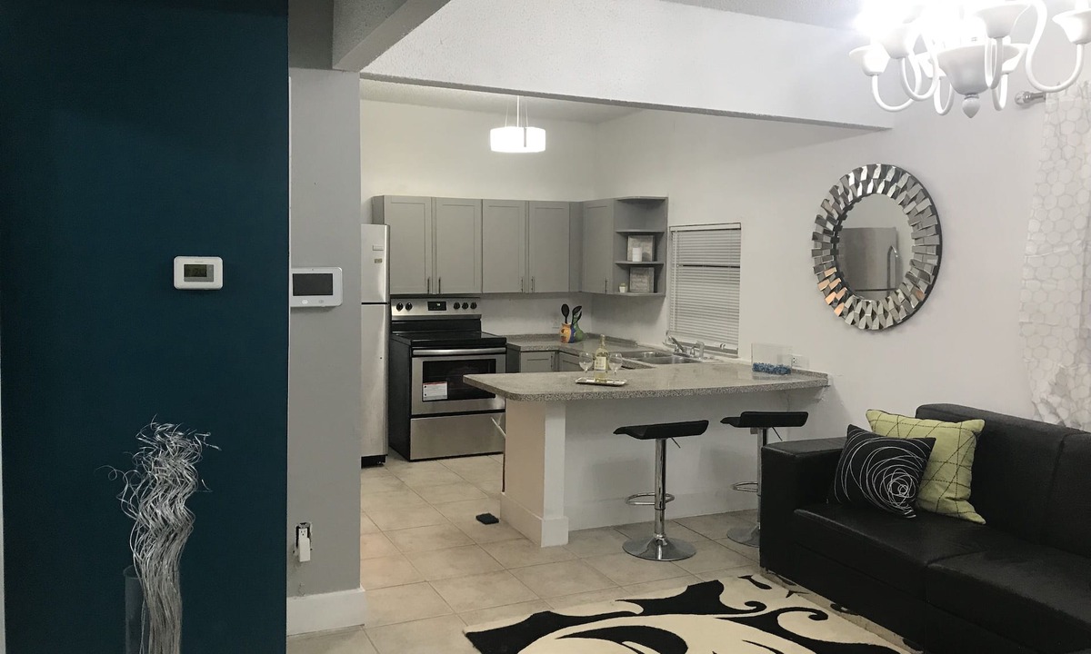 Little Haiti Villa | Cozy 4 Bdrm 2Bath Home close to Design District, Wynwood #ArtBasel #MiamiBeach