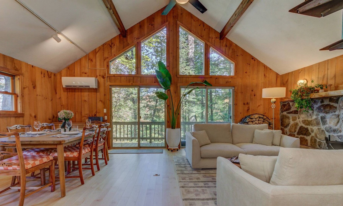 Londonderry Ski Chalet | Cozy 4-Bed Chalet with Sauna & Fire Pit