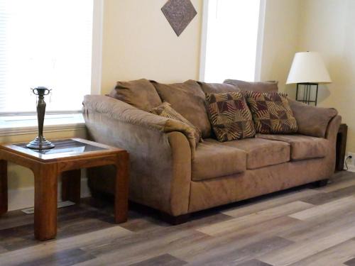 Downtown Kenosha House | Cozy 4 Bedroom House near the lake