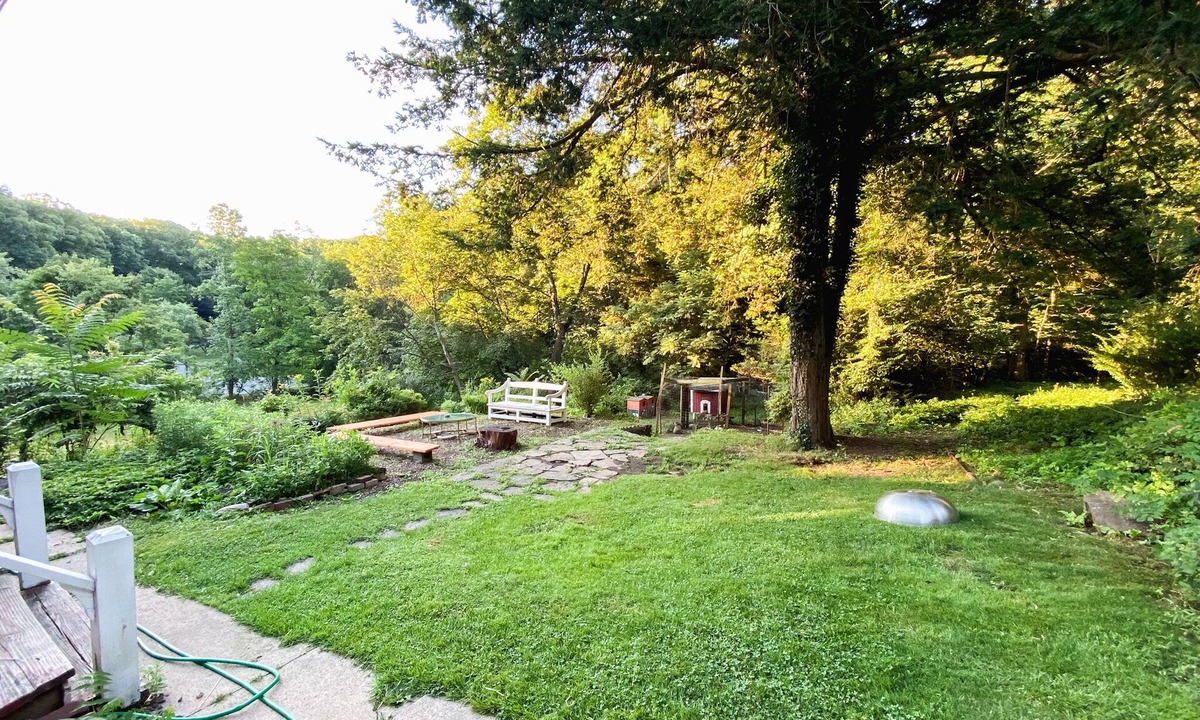 Chestnut Ridge House | Cozy 4 bedroom + Office Minimalistic Farmhouse