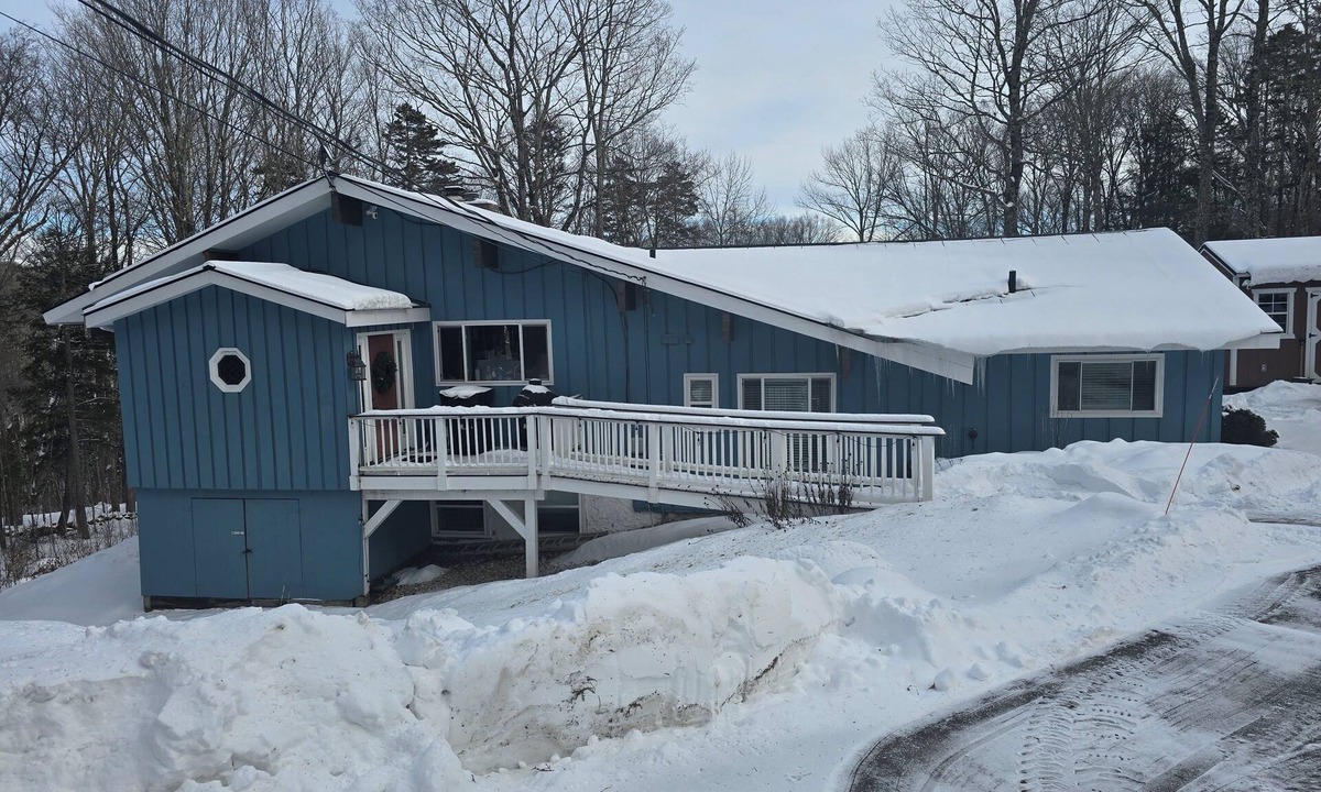 Peru Ski Chalet | Cozy 4-Bedroom Ski Chalet in Serene Peru VT with Hot Tub AC and fitness room