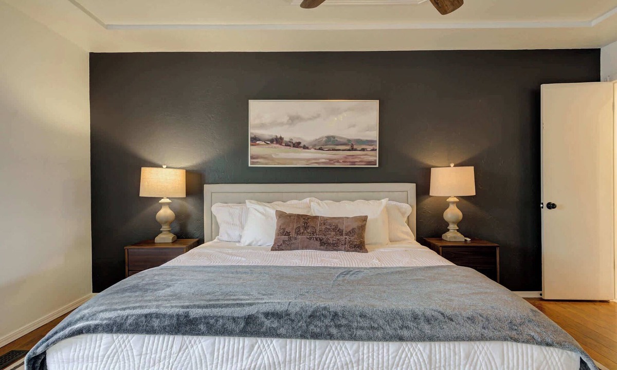 Edmond House | Cozy 4BR (2 Kings) Retreat Near Oklahoma Christian