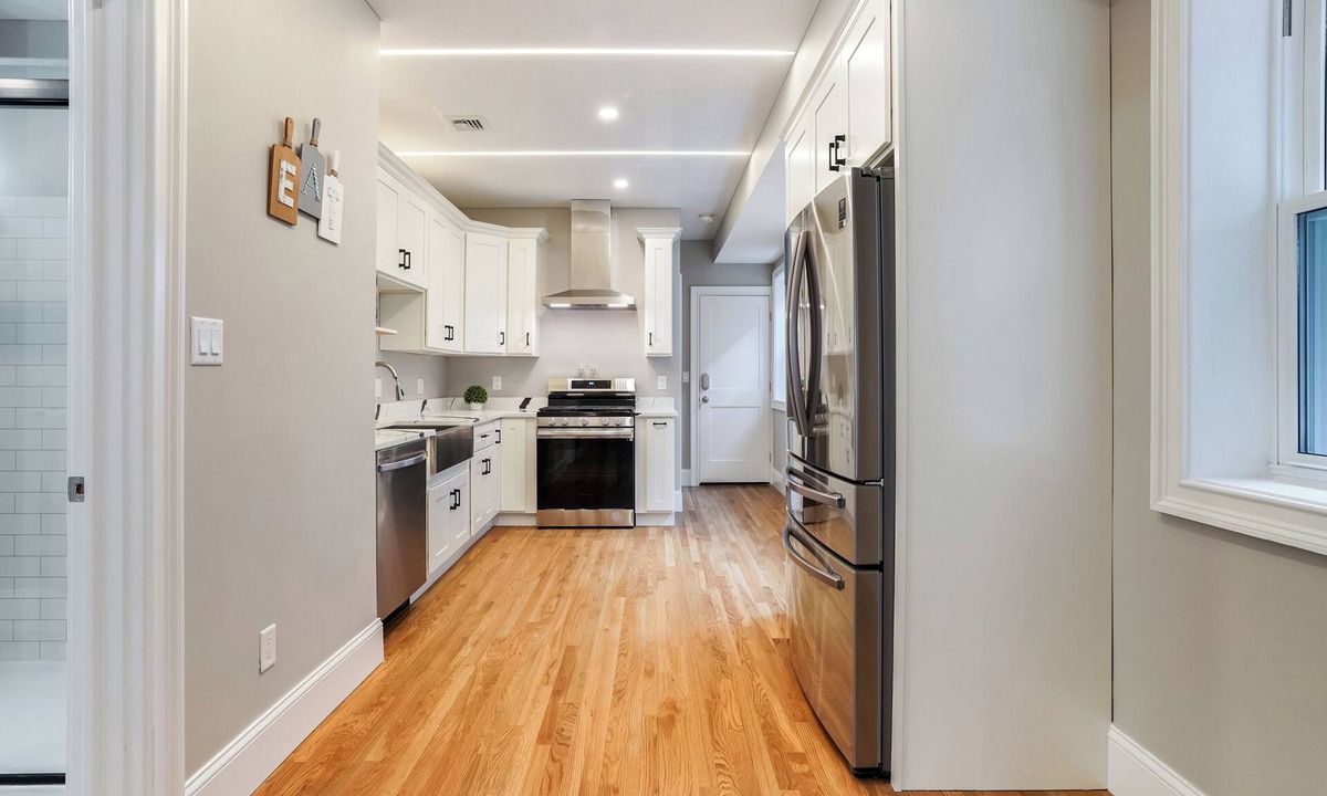 North Brookline Apartment | Cozy 4BR 2BTH Apt near BU