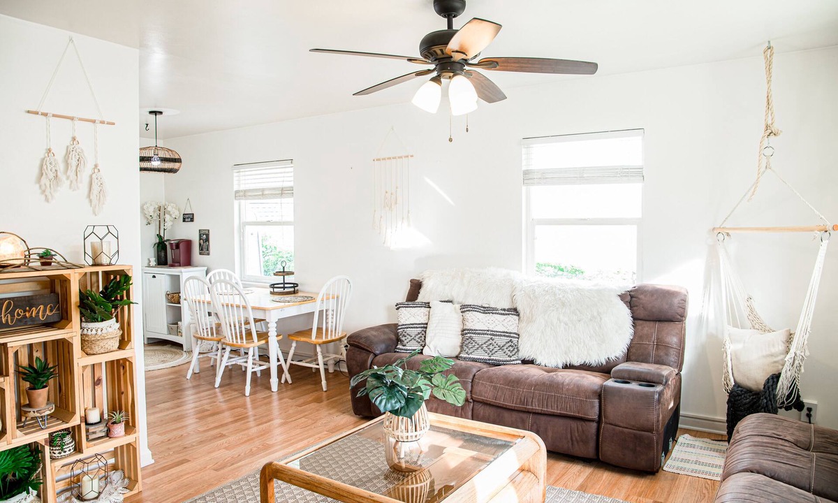 Clearfield House | Cozy 4BR Home – Two Living Spaces & Great Access