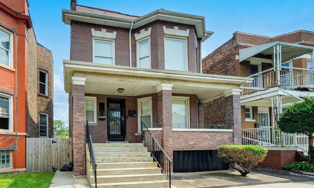 Greater Grand Crossing House | Cozy 4BR Home with Crib & Games, Nearby Sights